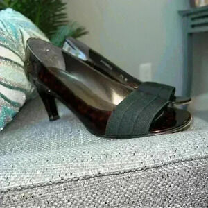 Stuart Weitzman 'Leopard' heels with open toe size 7.5N